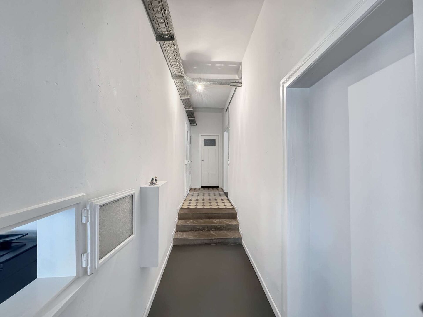 Heller Flur im Industrie Design