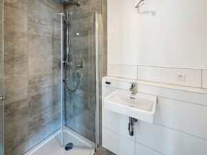 Zusätzliches Badezimmer / Duschbad