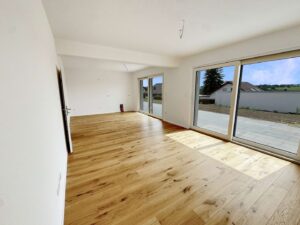 Wohnbereich mit Blick zur Küche