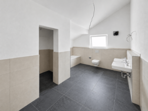 Hauptbadezimmer mit Tageslicht